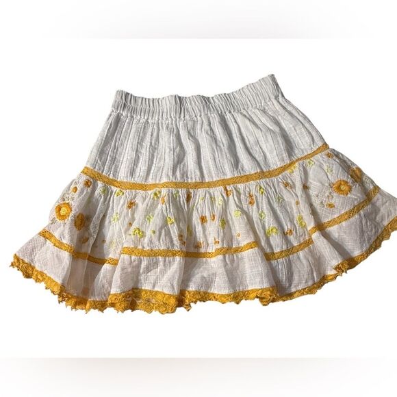 Like new LOVESHACKFANCY Jennings mini skirt in Antique white size small - Picture 4 of 7